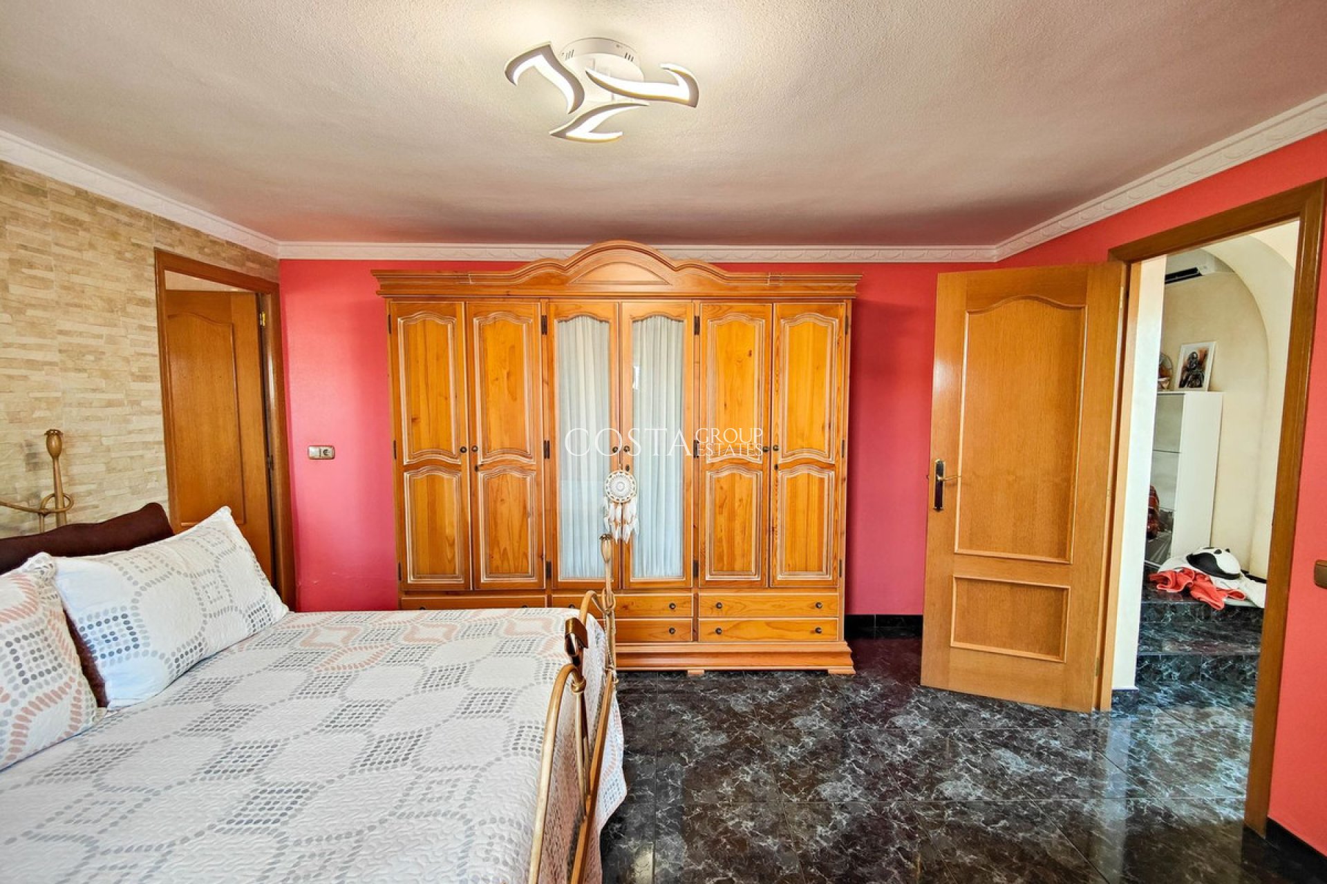 Wiederverkauf - Villa -
Torrevieja - Torrevieja Centro