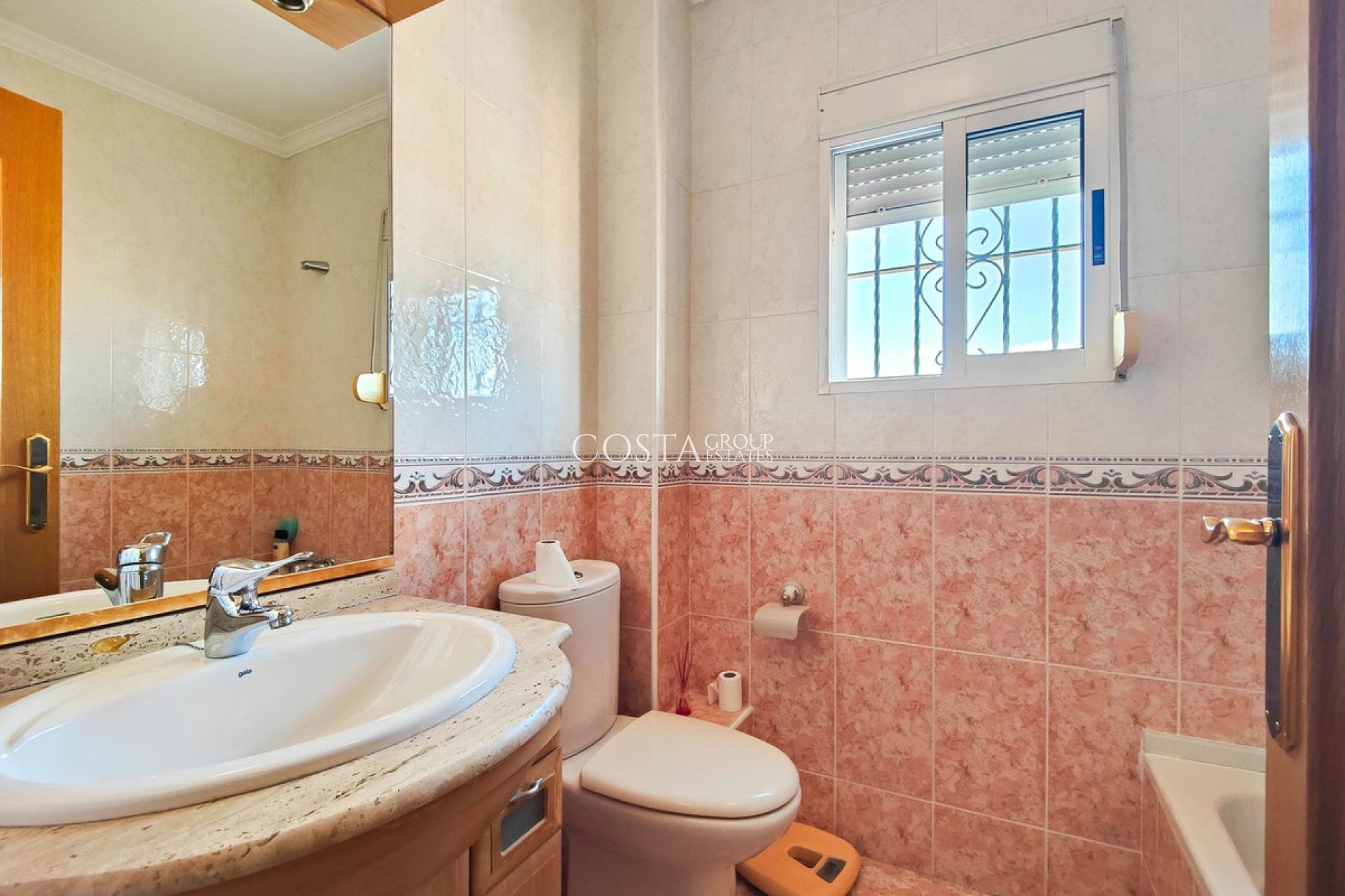 Wiederverkauf - Villa -
Torrevieja - Torrevieja Centro