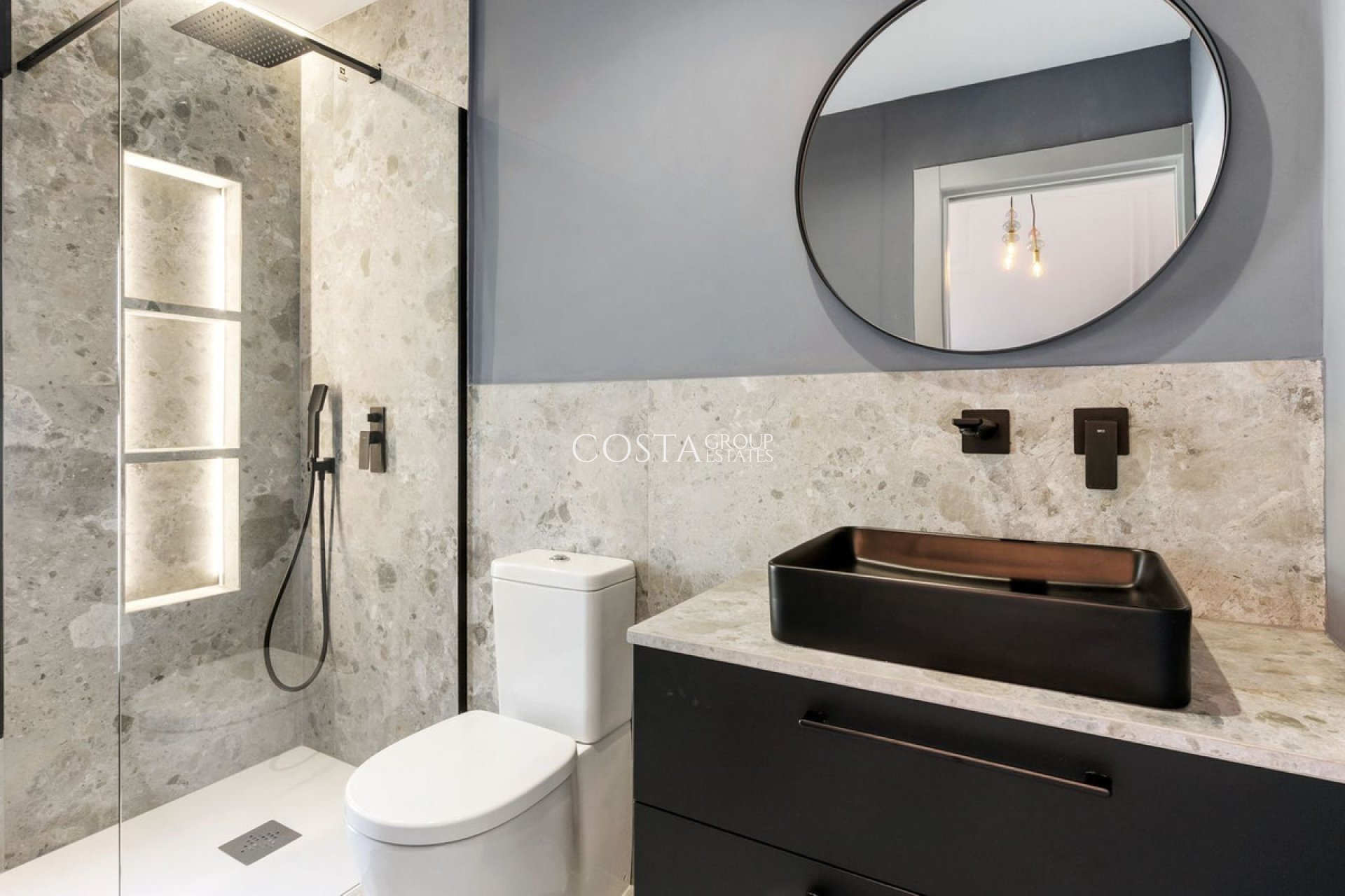 Wiederverkauf - Villa -
Torrevieja - Torrevieja Centro