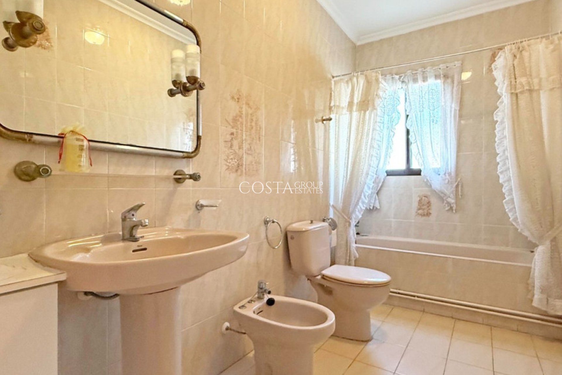 Wiederverkauf - Villa -
Torrevieja - Torrevieja Centro