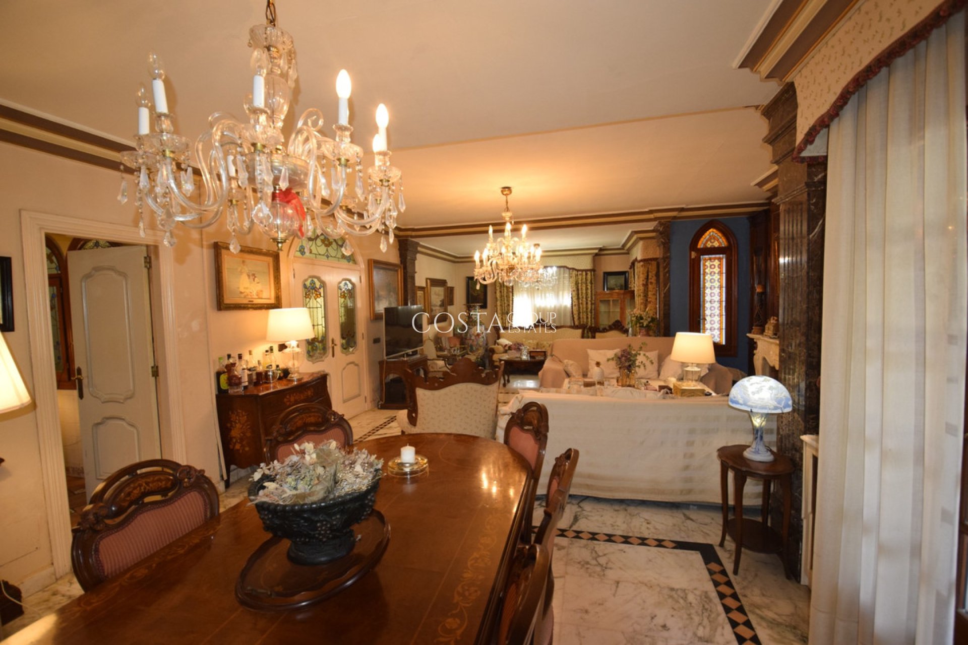 Wiederverkauf - Villa -
Torrevieja - Torrevieja Centro