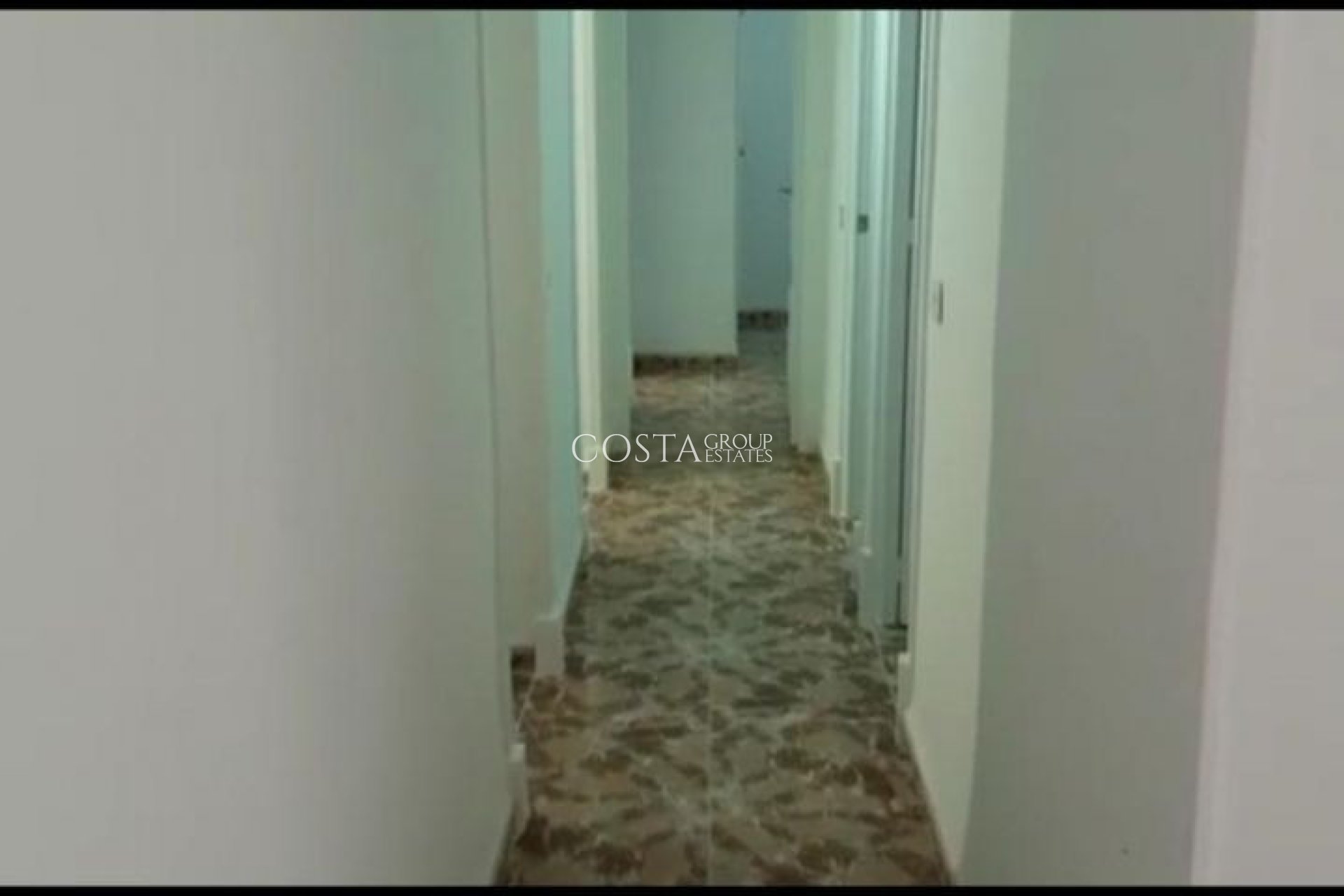 Wiederverkauf - Villa -
Torrevieja - Torrevieja Centro