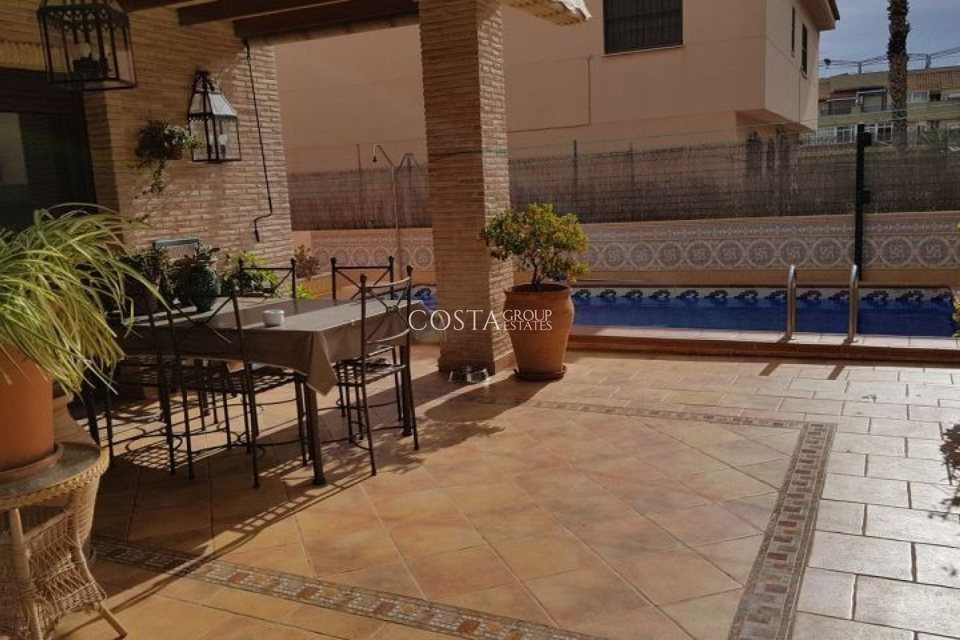 Wiederverkauf - Villa -
Torrevieja - Torrevieja Centro