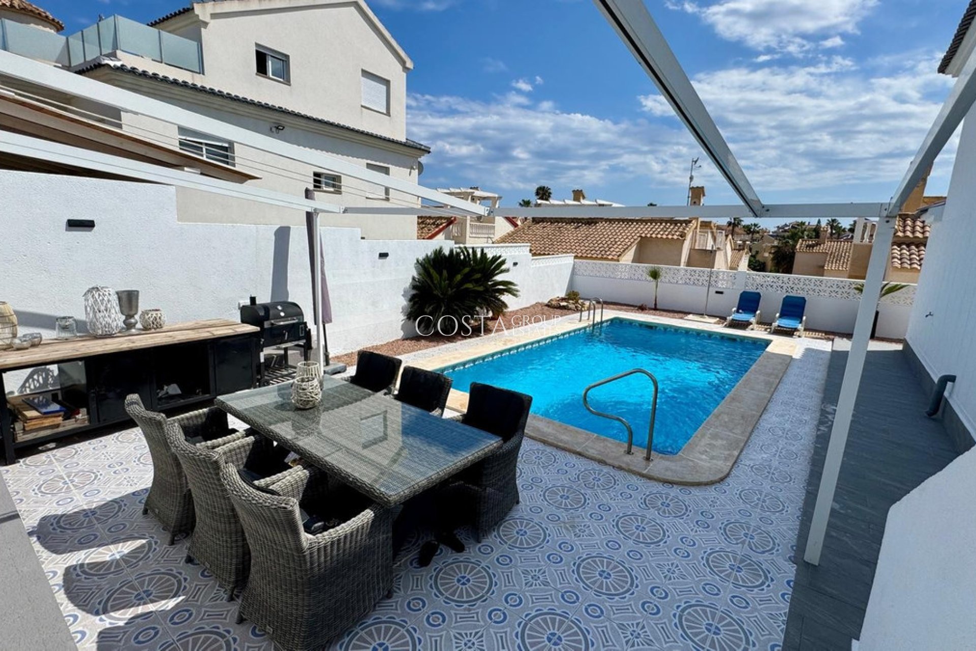Wiederverkauf - Villa -
Torrevieja - Torrevieja Centro