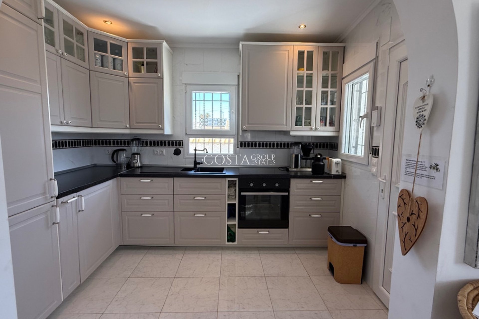 Wiederverkauf - Villa -
Torrevieja - Torrevieja Centro