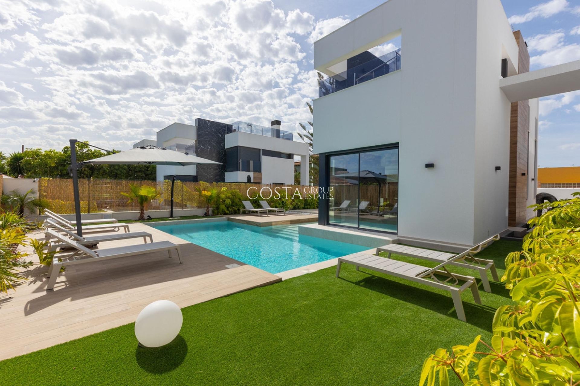 Wiederverkauf - Villa -
Torrevieja - Torrevieja Centro