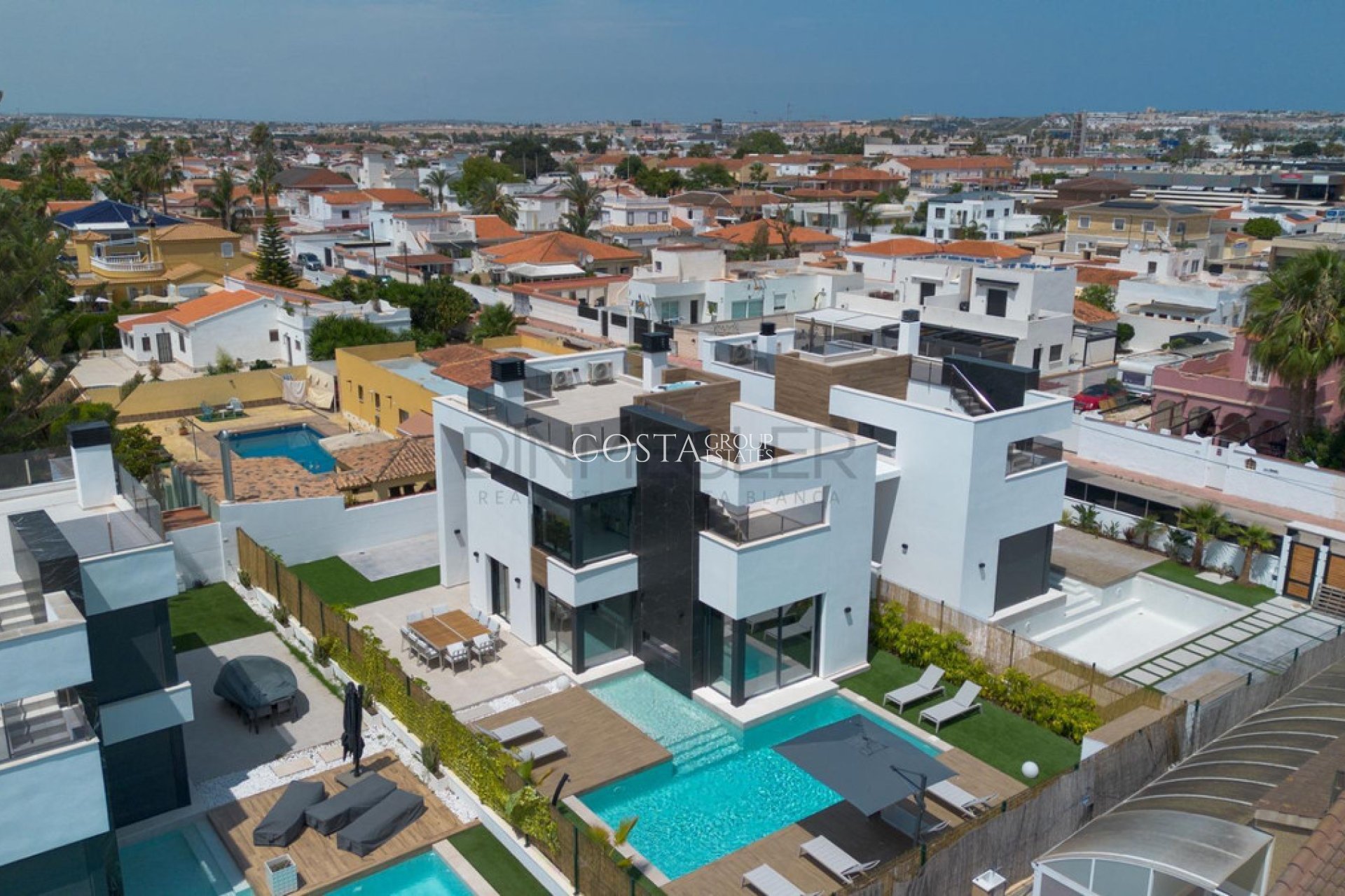 Wiederverkauf - Villa -
Torrevieja - Torrevieja Centro