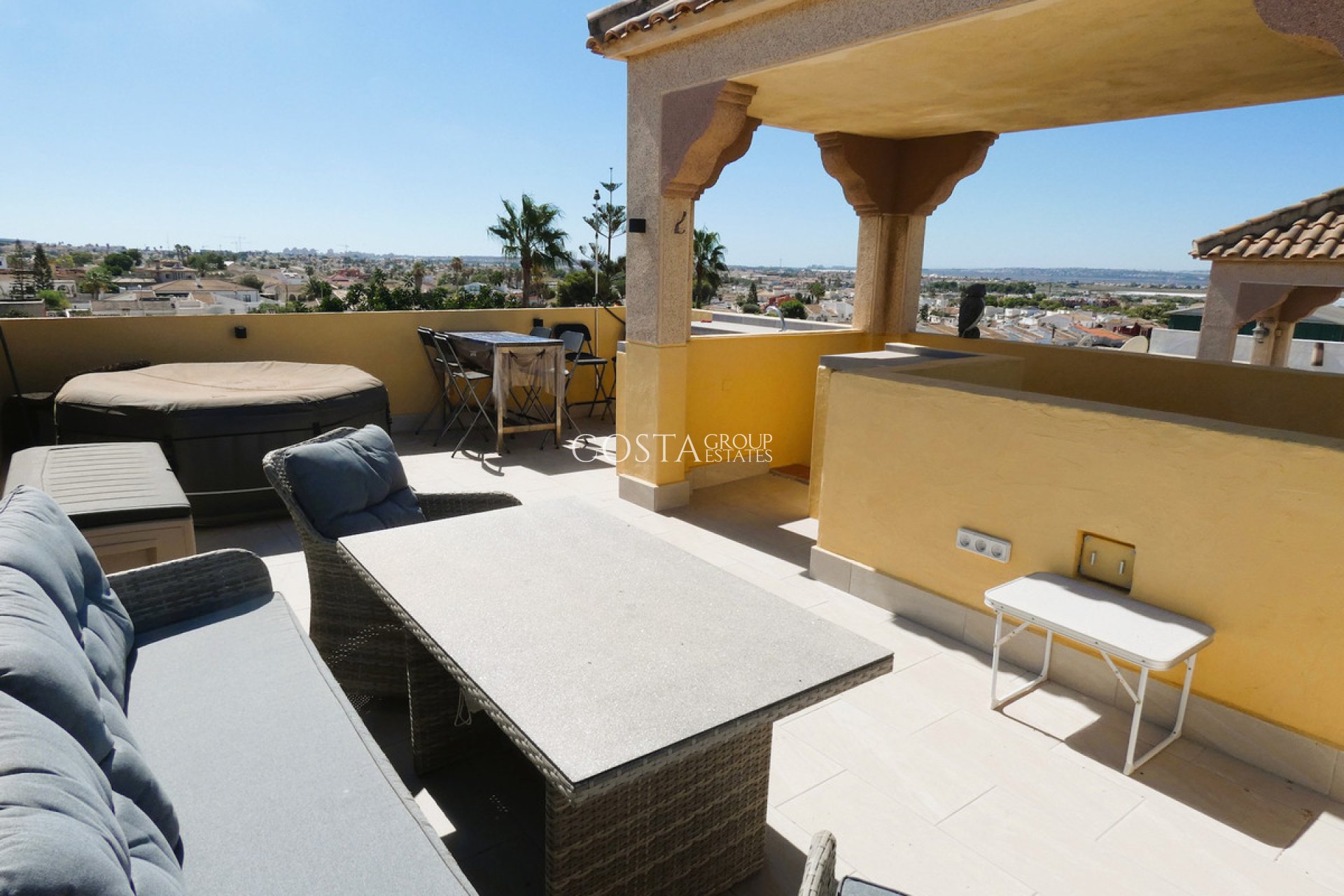 Wiederverkauf - Villa -
Torrevieja - Torrevieja Centro