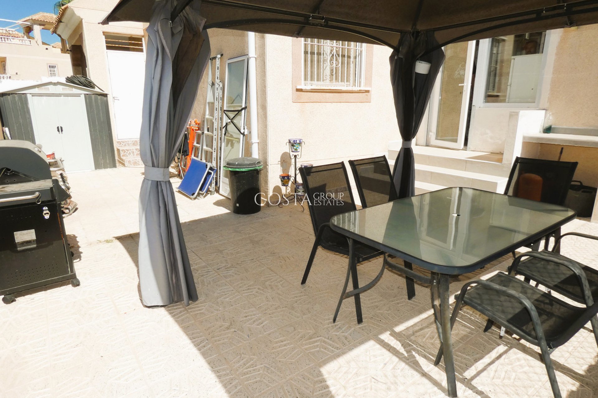 Wiederverkauf - Villa -
Torrevieja - Torrevieja Centro