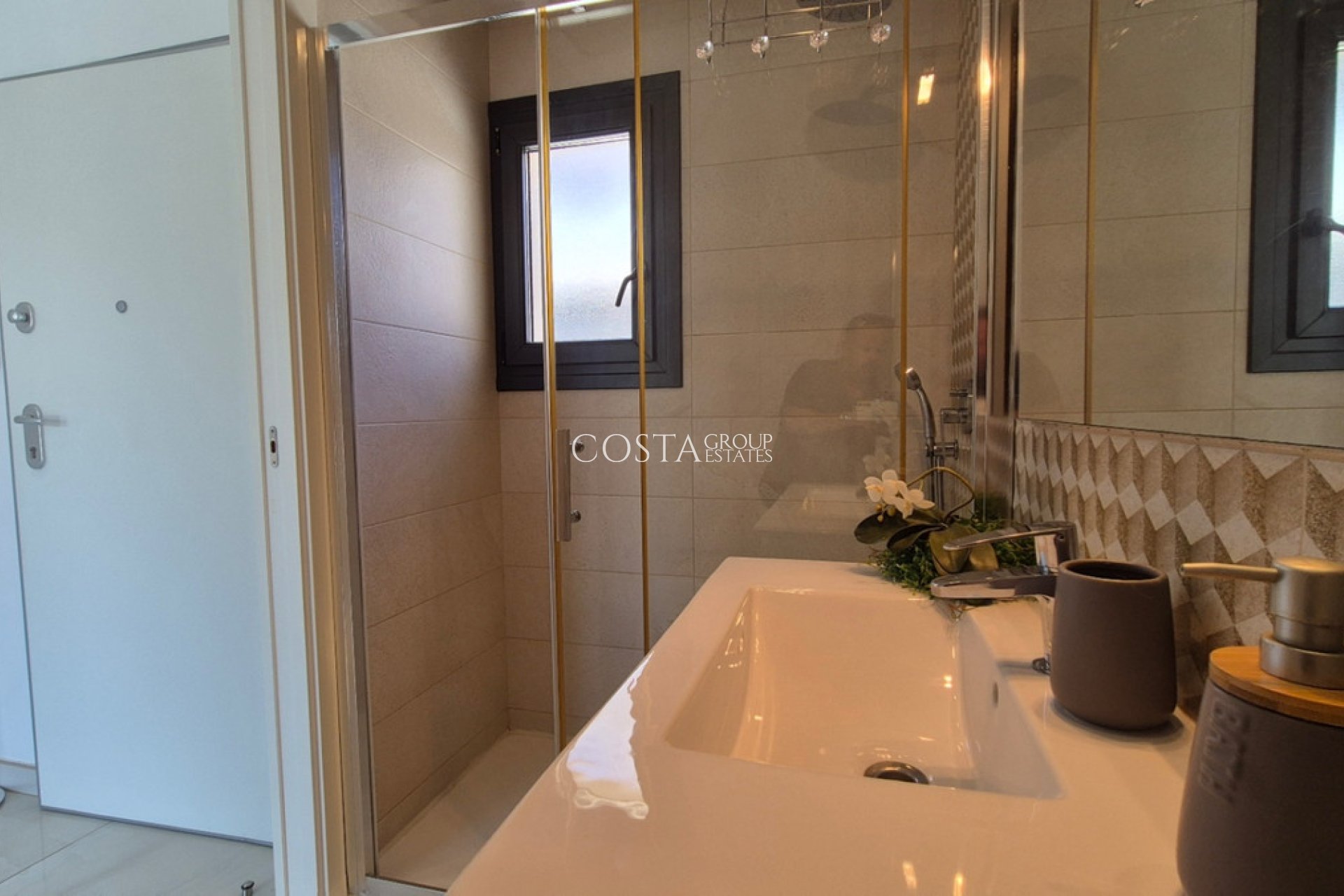 Wiederverkauf - Villa -
Torrevieja - Torrevieja Centro