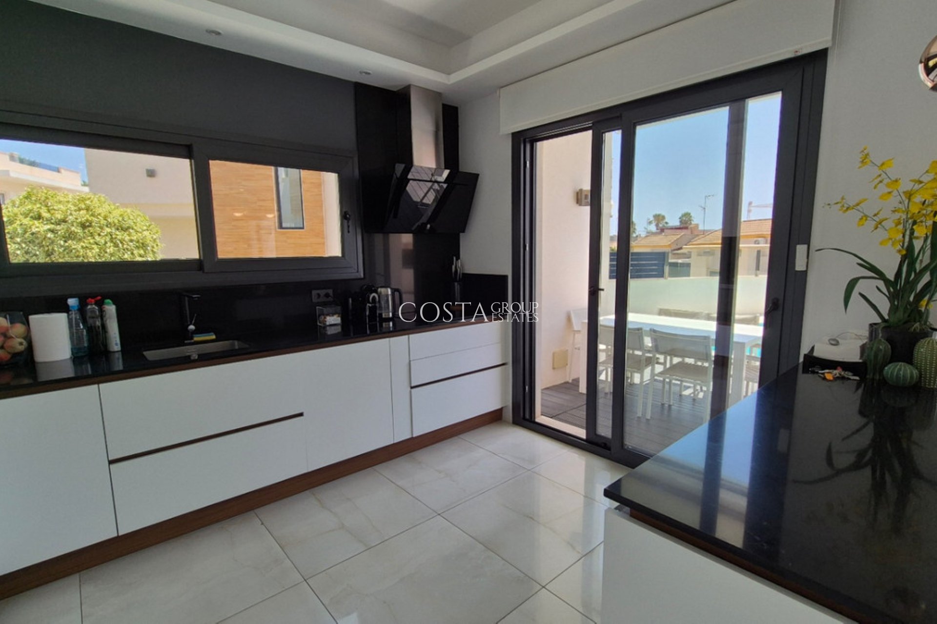 Wiederverkauf - Villa -
Torrevieja - Torrevieja Centro