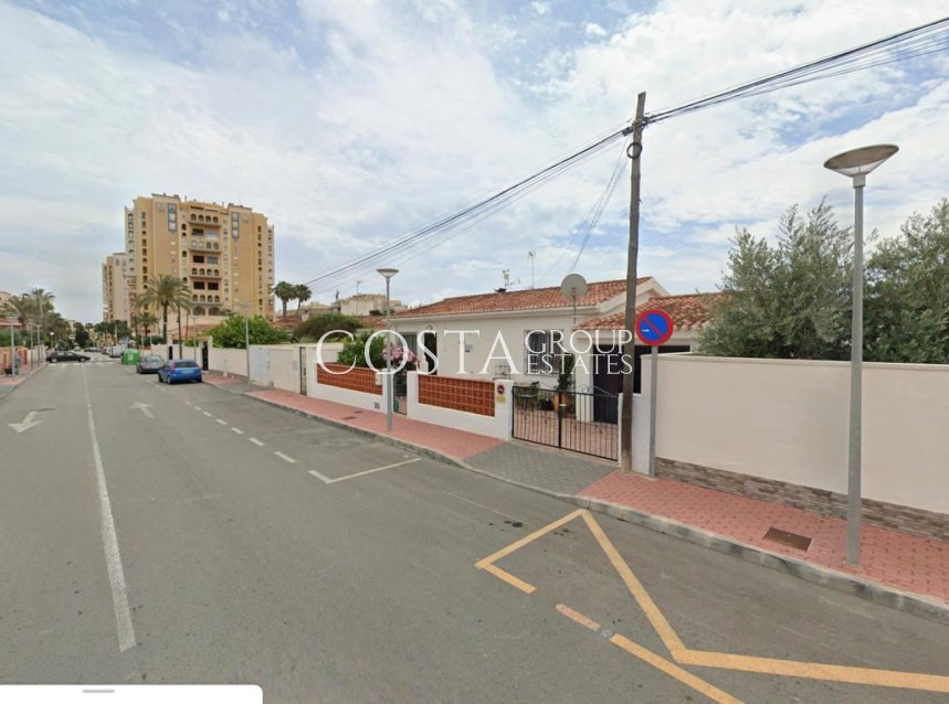 Wiederverkauf - Villa -
Torrevieja - Torrevieja Centro