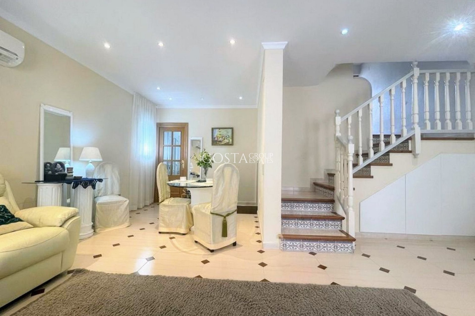 Wiederverkauf - Villa -
Torrevieja - Torrevieja Centro