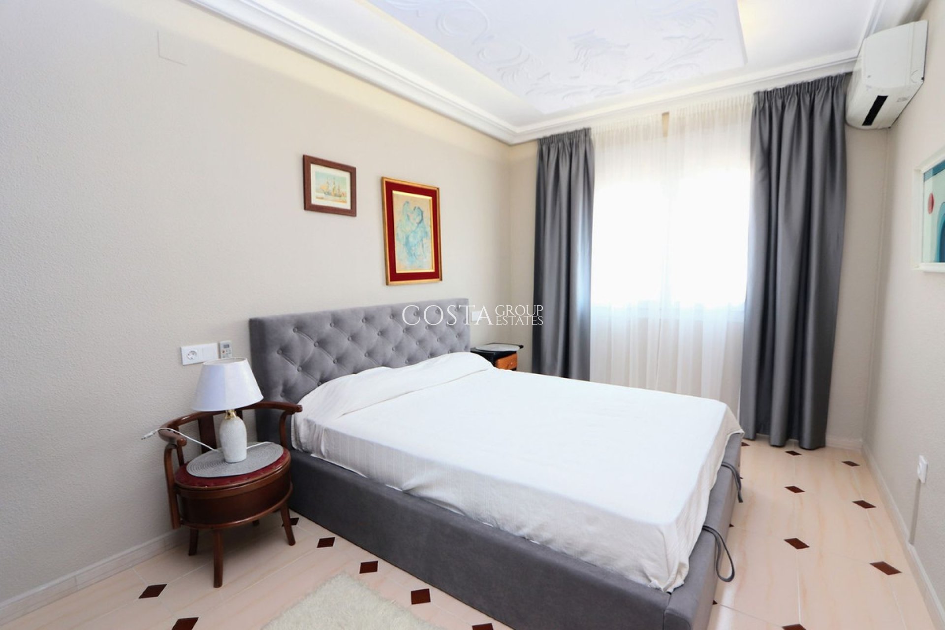 Wiederverkauf - Villa -
Torrevieja - Torrevieja Centro