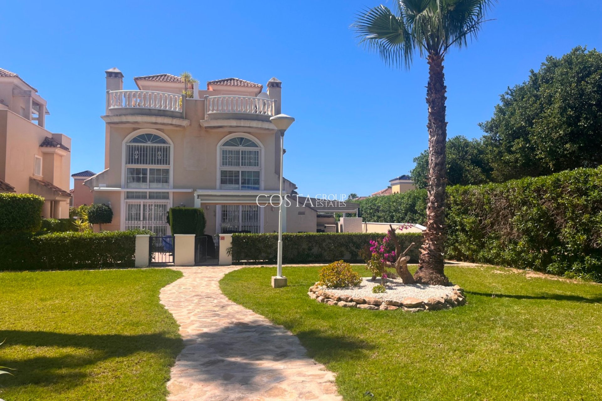Wiederverkauf - Villa -
Urbanización El Raso