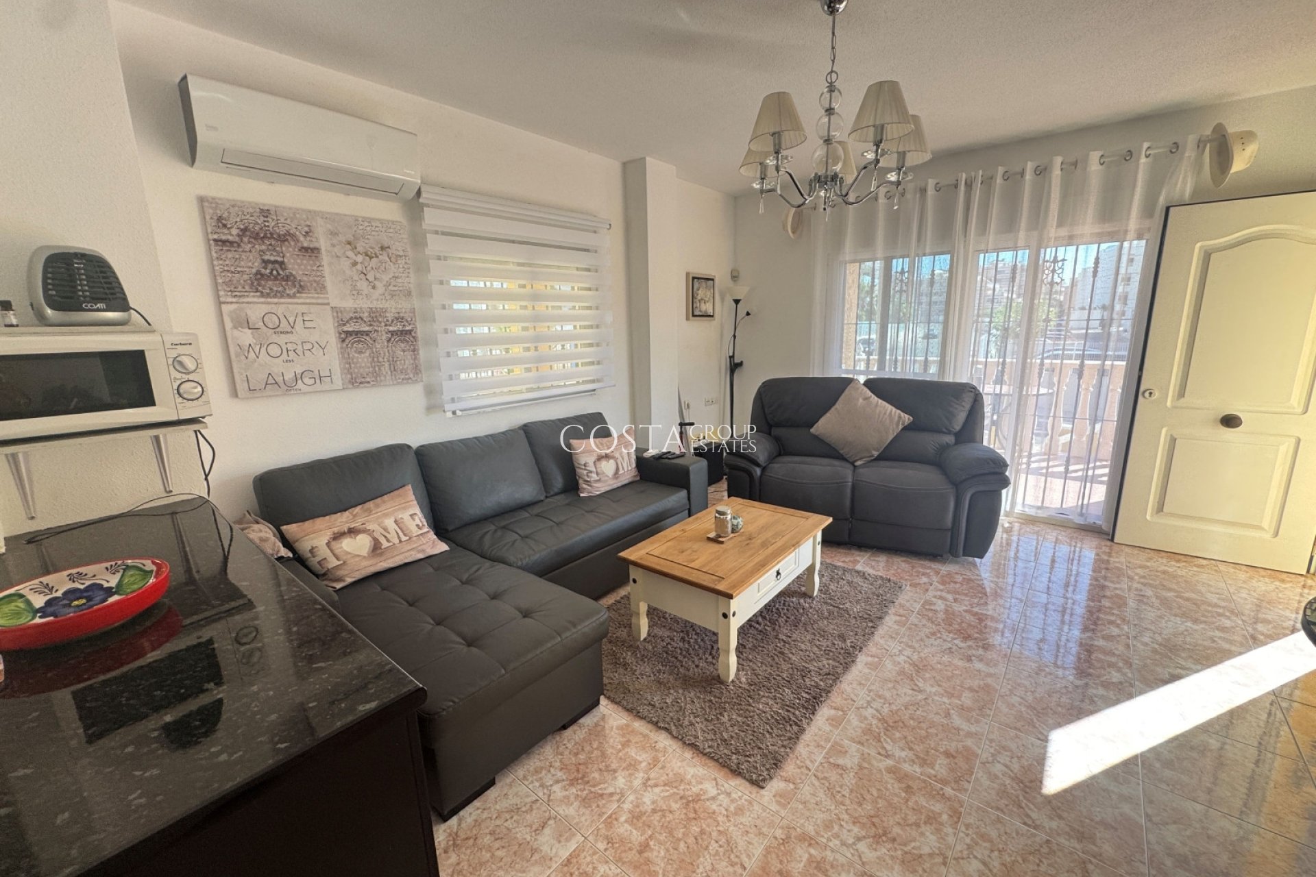 Wiederverkauf - Villa -
Villamartín - Lomas del Golf
