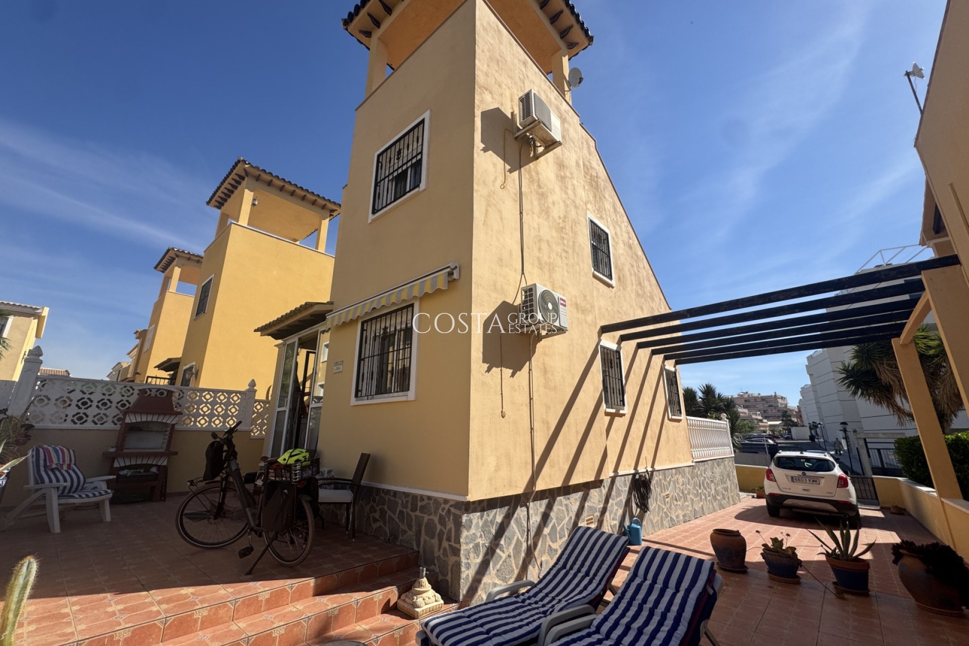 Wiederverkauf - Villa -
Villamartín - Lomas del Golf