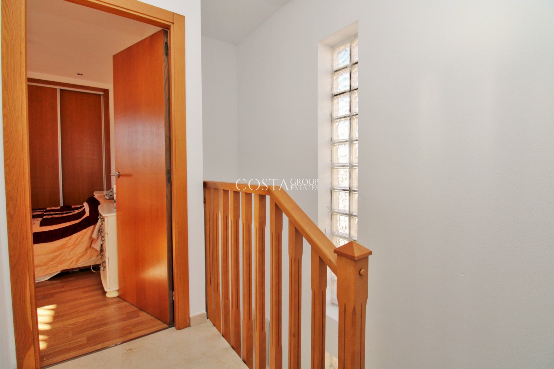 Wiederverkauf - Villa -
Villamartín - PAU 8