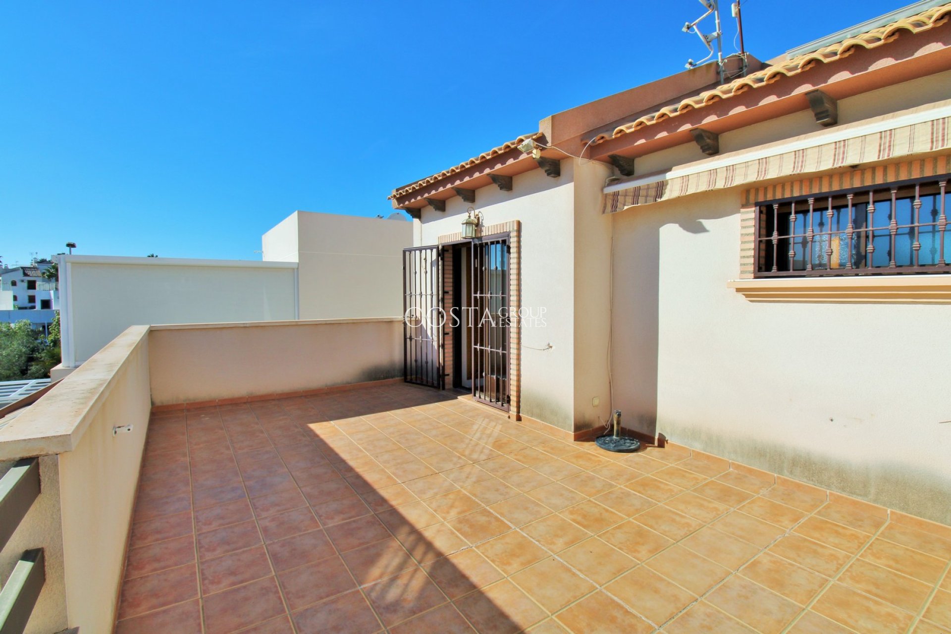Wiederverkauf - Villa -
Villamartín - PAU 8