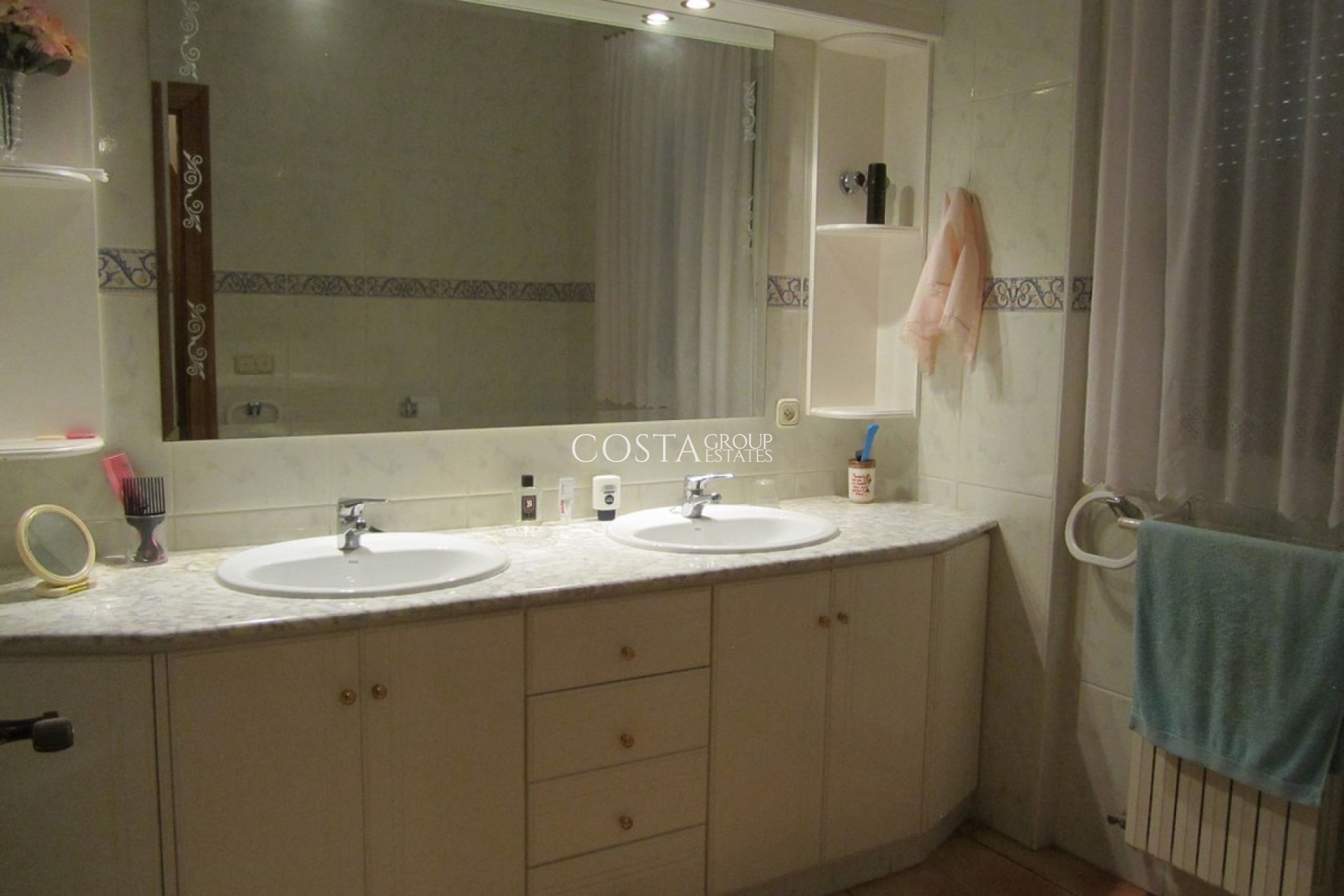 Wiederverkauf - Villa -
Yecla - Yecla Centro