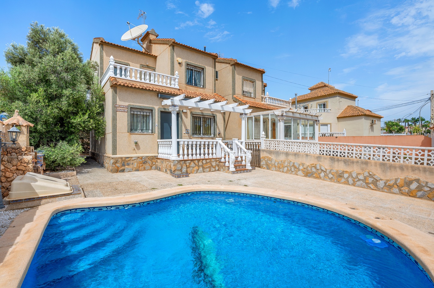 Villa in San Miguel de Salinas - view 1