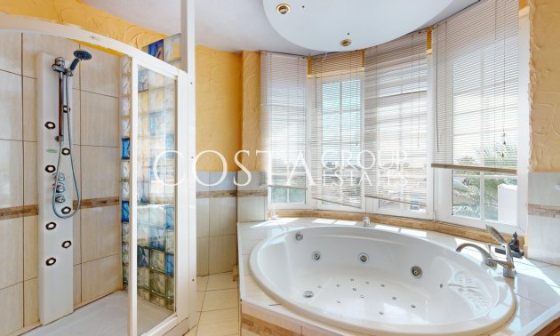 Resale - Villa -
Orihuela Costa - La Zenia
