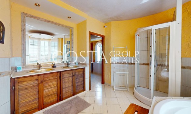 Resale - Villa -
Orihuela Costa - La Zenia