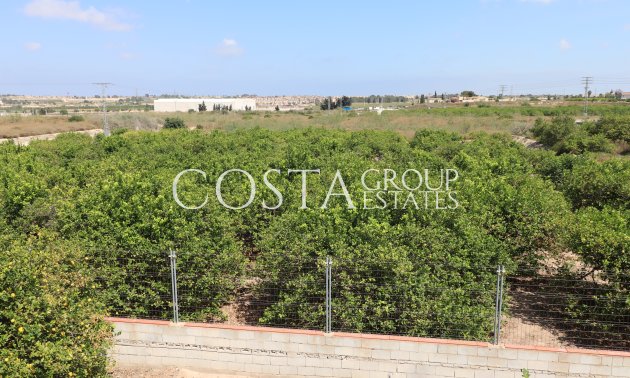 Resale - Villa -
Algorfa