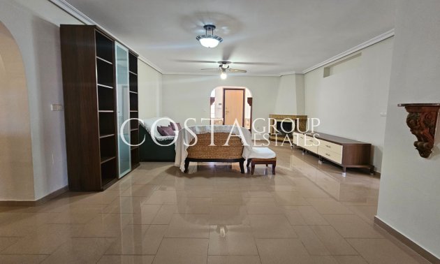 Resale - Villa -
Los Alcazares