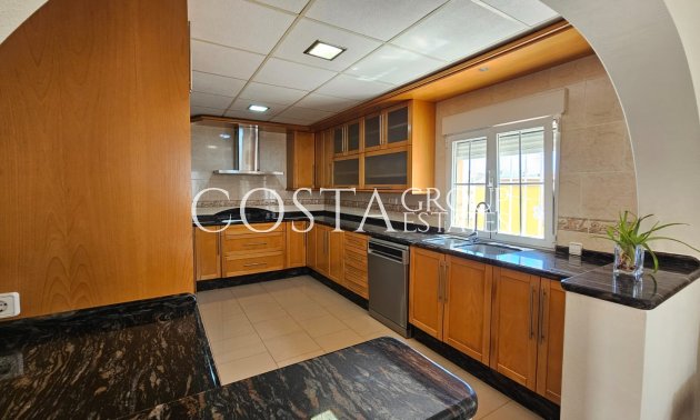 Resale - Villa -
Los Alcazares