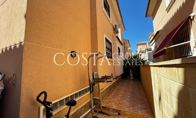 Resale - Villa -
Orihuela Costa - Los Altos