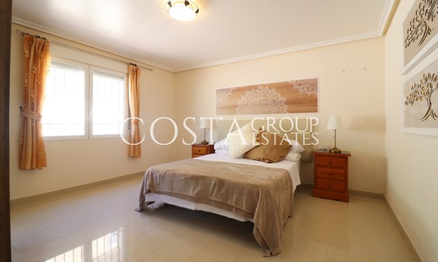 Herverkoop - Villa -
La Marina - La Escuera