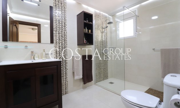 Herverkoop - Villa -
La Marina - La Escuera