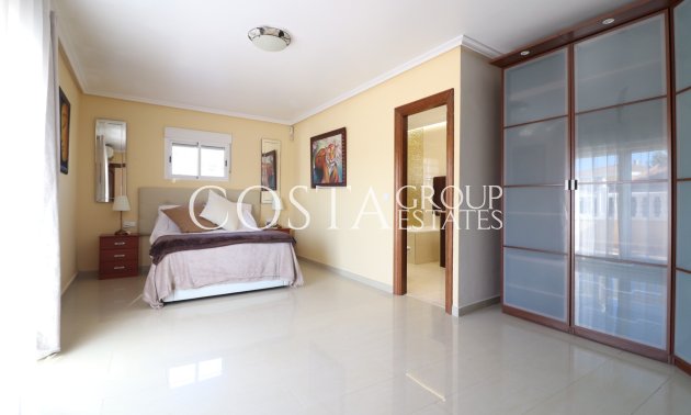 Herverkoop - Villa -
La Marina - La Escuera