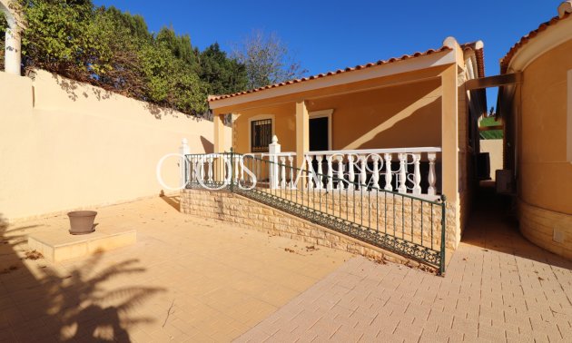 Herverkoop - Villa -
La Marina - La Escuera