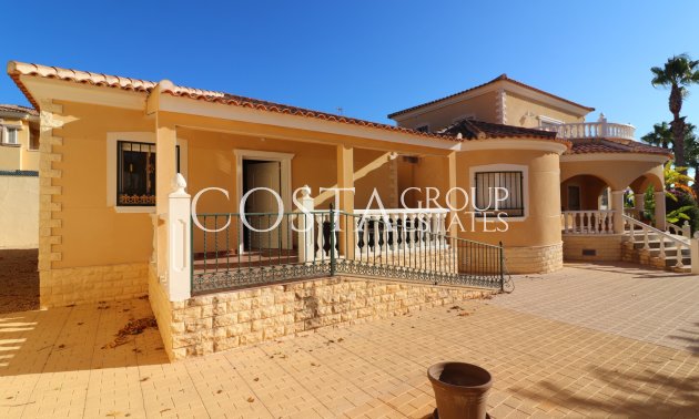 Herverkoop - Villa -
La Marina - La Escuera