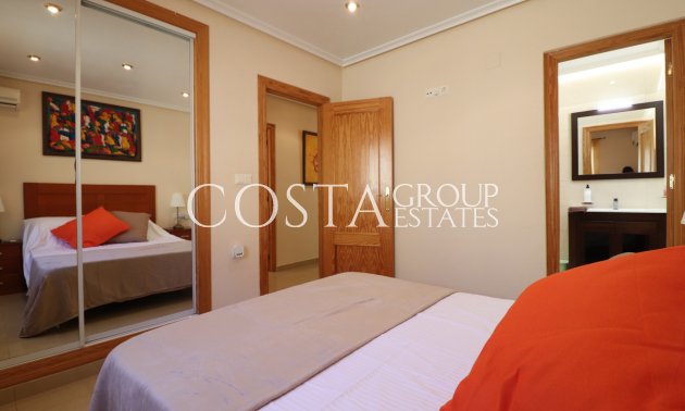 Herverkoop - Villa -
La Marina - La Escuera