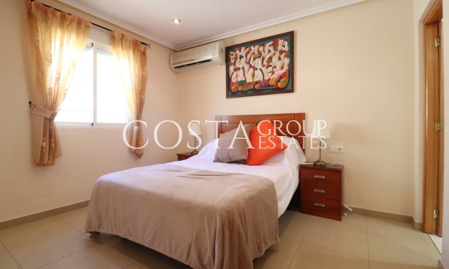 Herverkoop - Villa -
La Marina - La Escuera