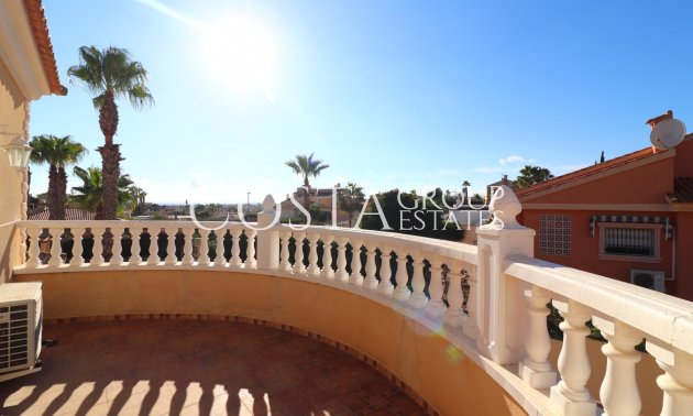 Herverkoop - Villa -
La Marina - La Escuera
