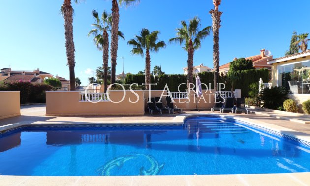 Herverkoop - Villa -
La Marina - La Escuera