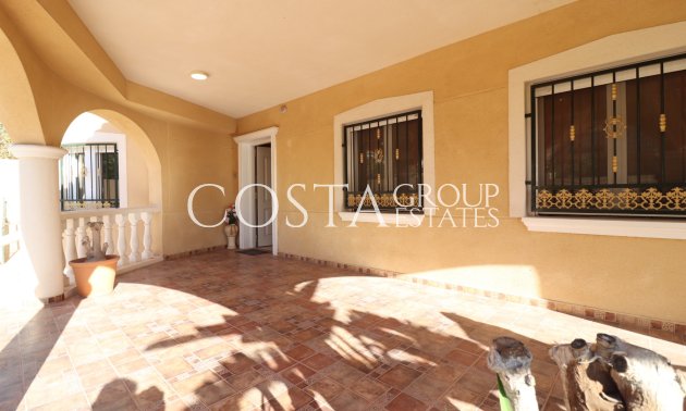 Herverkoop - Villa -
La Marina - La Escuera