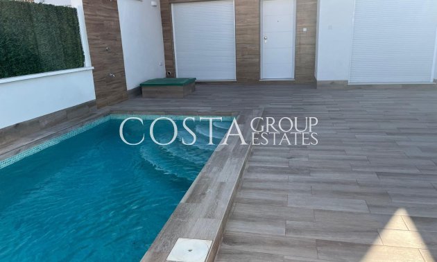 Resale - Villa -
Los Alcazares