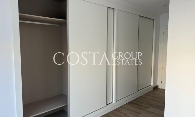 Resale - Villa -
Los Alcazares