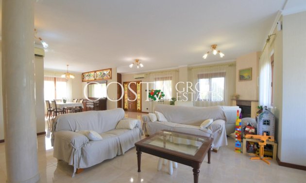 Resale - Villa -
Ciudad Quesada - Urbanizaciones