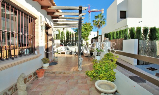 Resale - Villa -
Villamartín - PAU 8