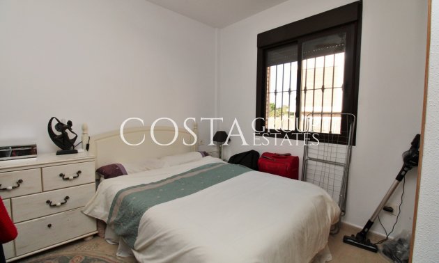 Resale - Villa -
Villamartín - PAU 8