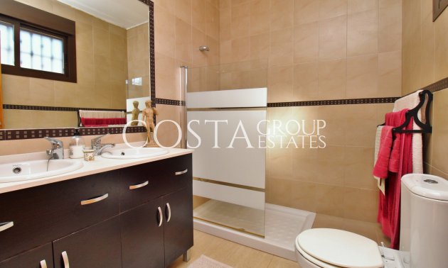 Resale - Villa -
Villamartín - PAU 8