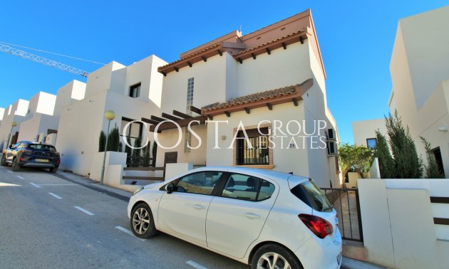 Resale - Villa -
Villamartín - PAU 8