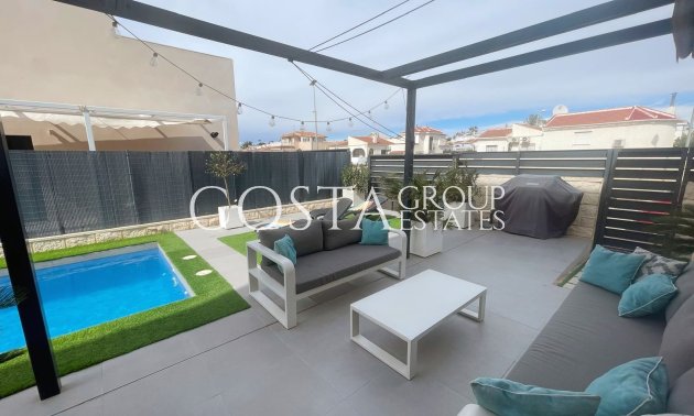 Resale - Villa -
Ciudad Quesada - Pueblo Bravo