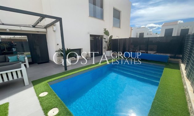 Resale - Villa -
Ciudad Quesada - Pueblo Bravo